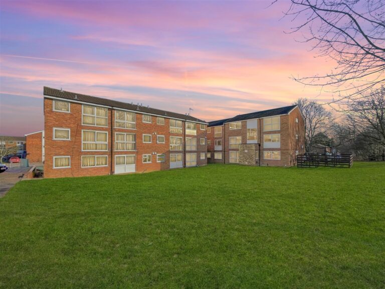 Burns Drive, Hemel Hempstead, HP2
