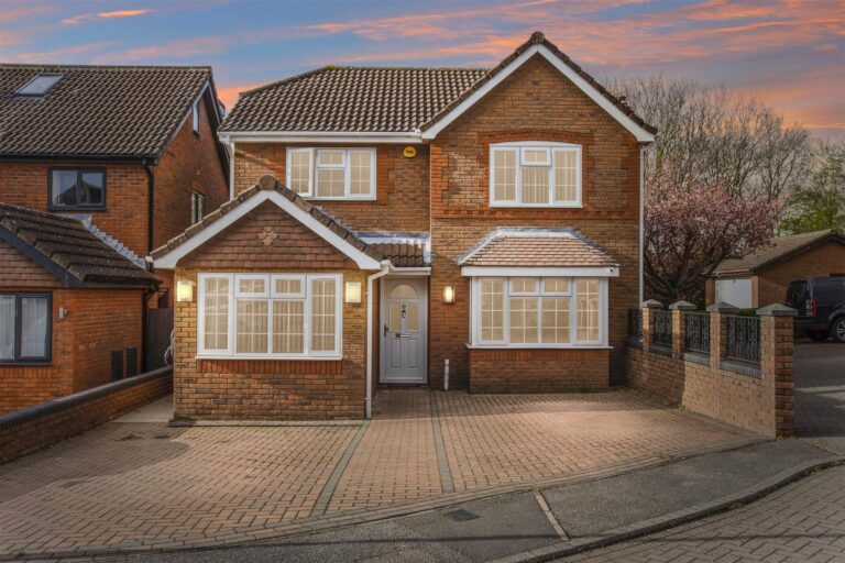 Caister Close, Hemel Hempstead, HP2