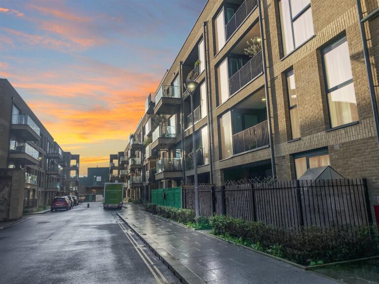 7 Angel Lane, London, SE17