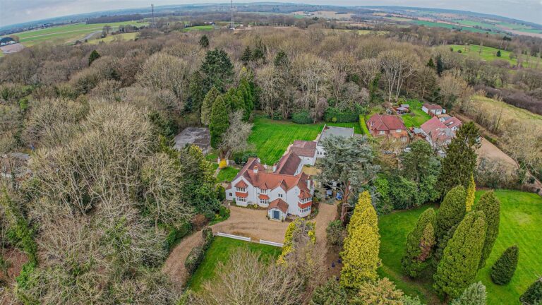 Hempstead Road, Bovingdon, HP3