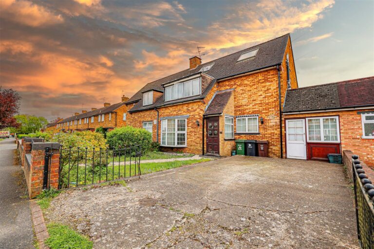 Collyer Road, London Colney, AL2