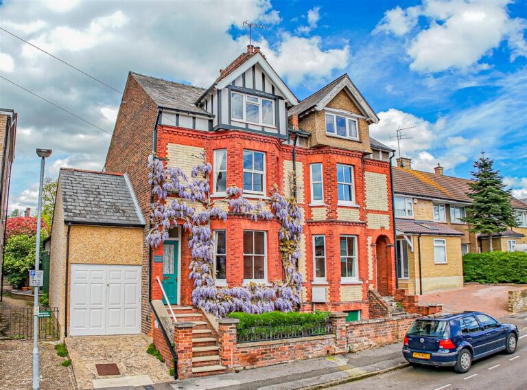 Horsecroft Road, Boxmoor, HP1