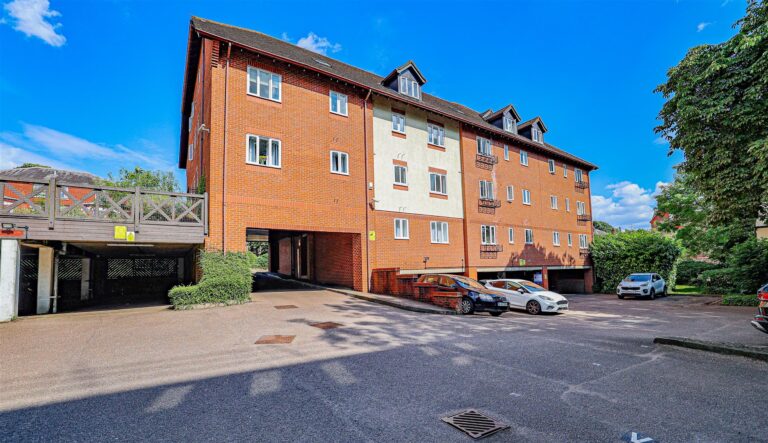 Alexandra Road, Hemel Hempstead, HP2