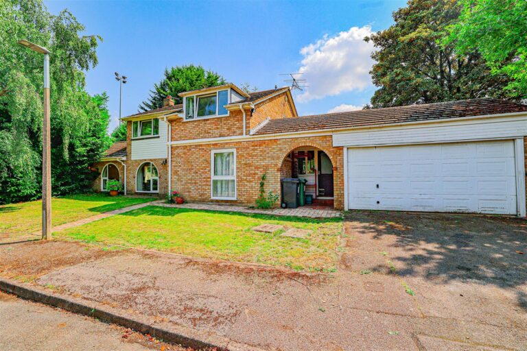 Lombardy Close, Hemel Hempstead, HP2