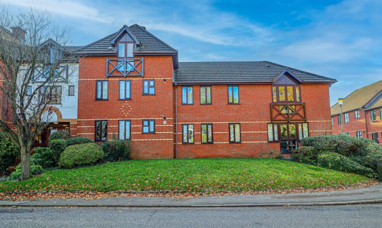 Station Road, Harpenden, AL5