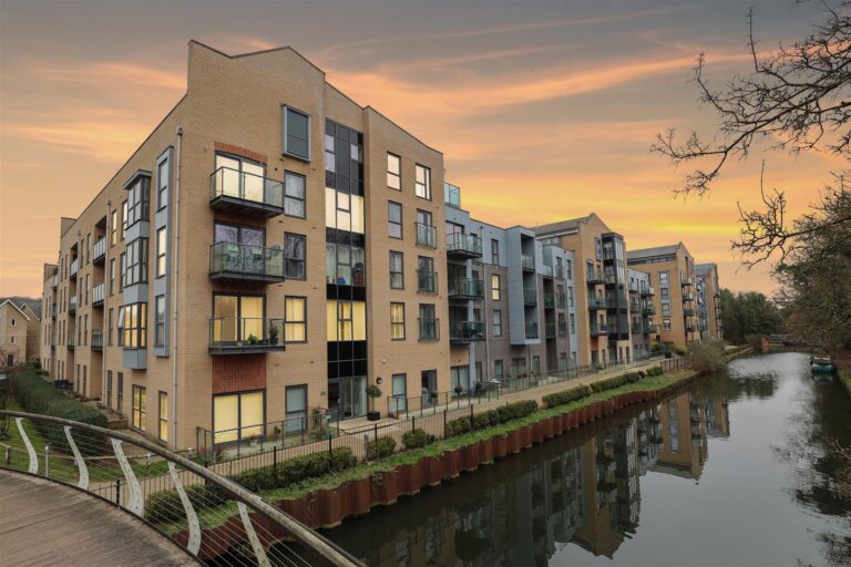 Nash Mills Wharf, Hemel Hempstead, HP3