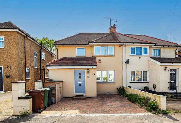 Cardinal Avenue, Borehamwood, WD6