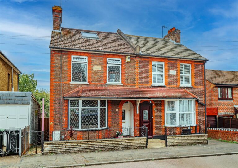 South Hill Road, Hemel Hempstead, HP1