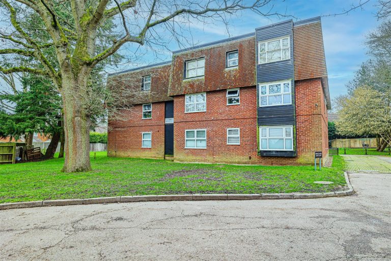 Windsor Close, Bovingdon, HP1