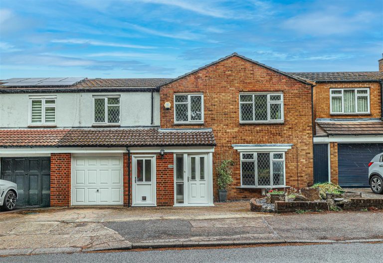 Chambersbury Lane, Hemel Hempstead, HP3