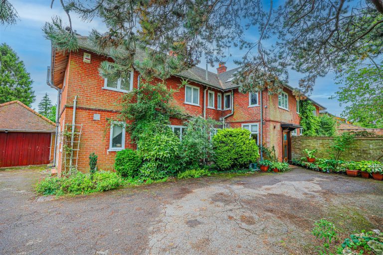 Chipperfield Road, Kings Langley, WD4