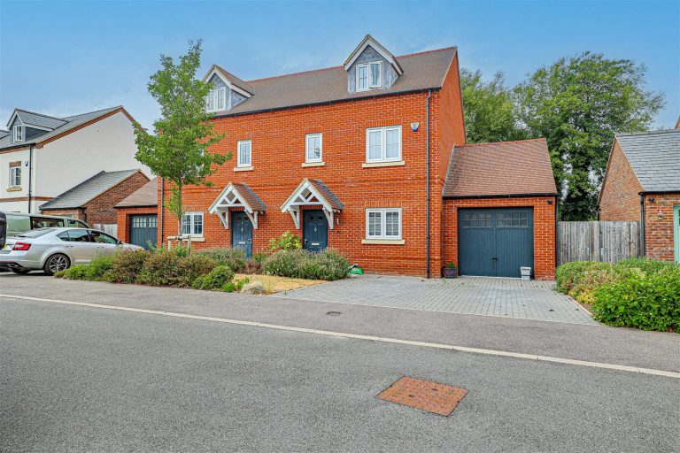 Lakeside Avenue, Kings Langley, WD4