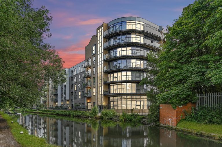 The Embankment, Nash Mills Wharf, HP3