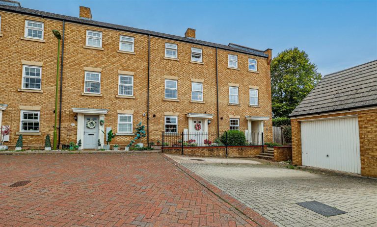 Harrier Close, Hemel Hempstead, HP3