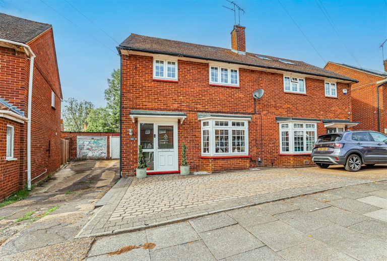 New Park Drive, Hemel Hempstead, HP2